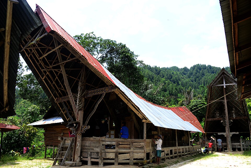 Rumah Adat Banua Sibatang Rantebulahan